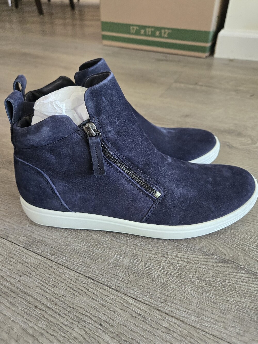 New ECCO Women's Soft 7 Zip Bootie Sneaker